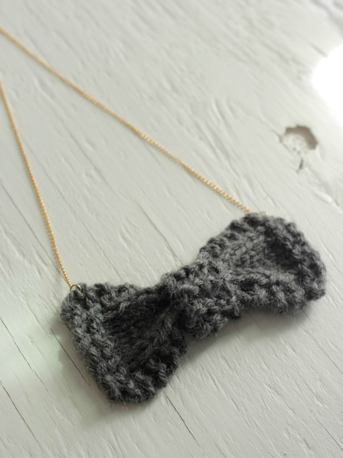 hand knit bow necklace