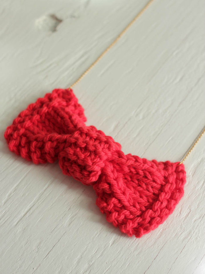 handknit bow necklace red