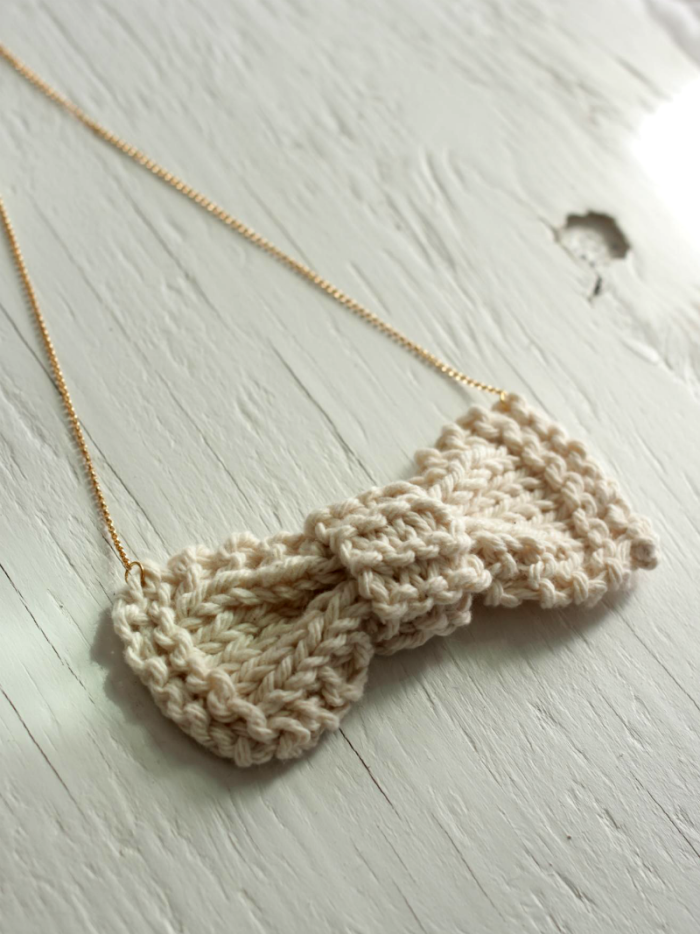 knit bow necklace beige