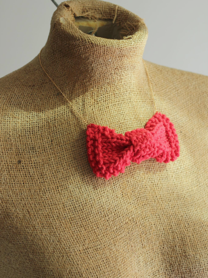 red knit bow necklace
