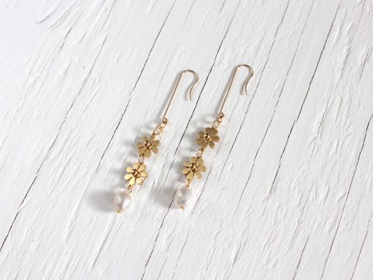 90s flower pearl earrings