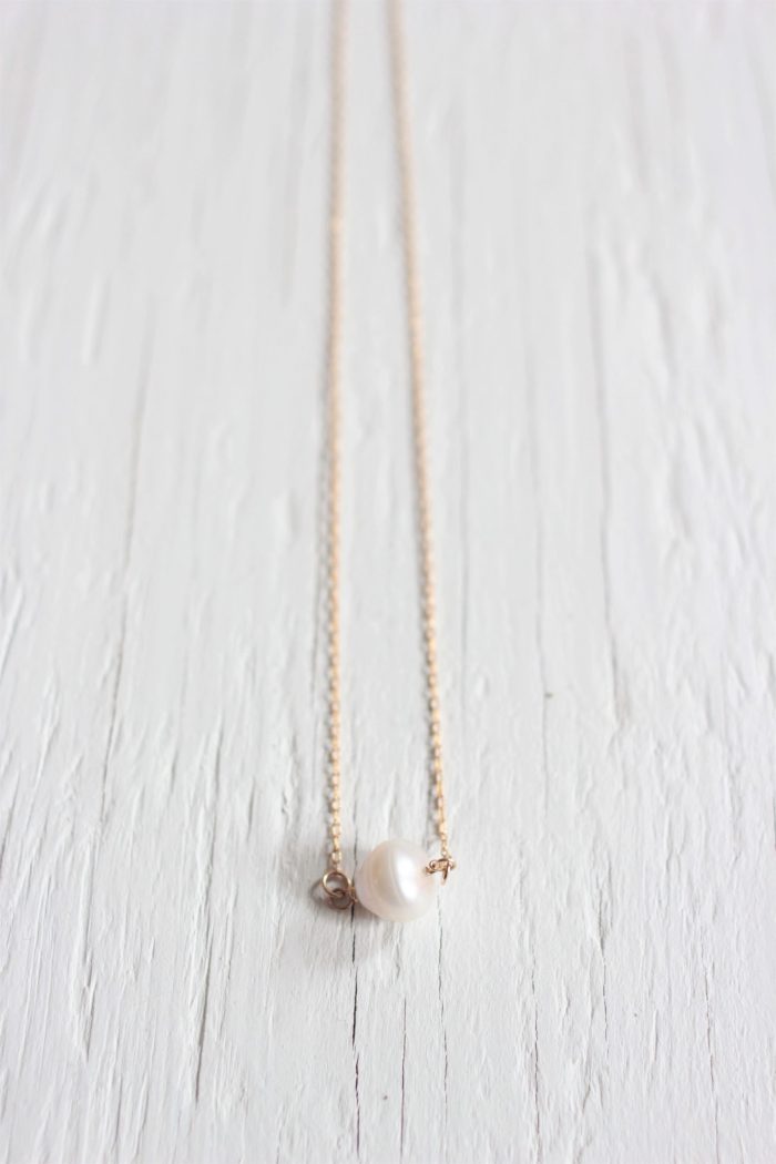 Modern pearl choker necklace