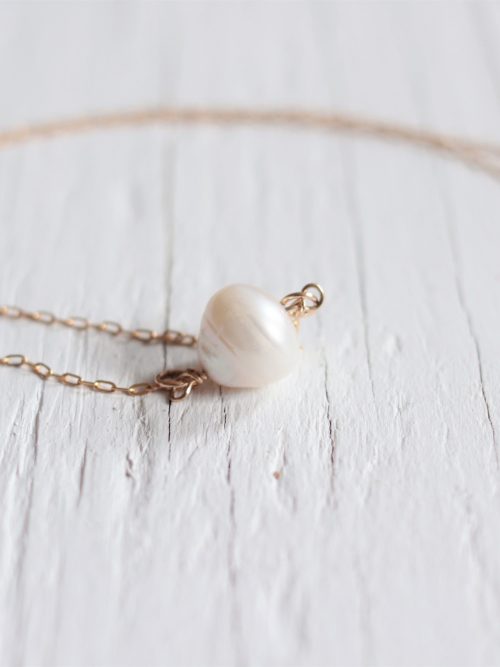 Single freshwater pearl necklace