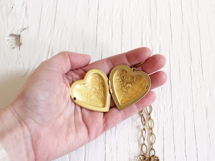 Heart picture locket necklace