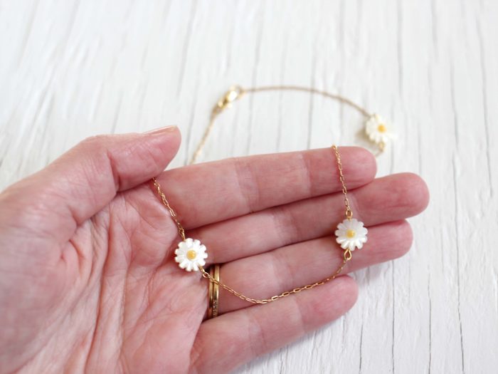 Daisy choker necklace - A Common Thread